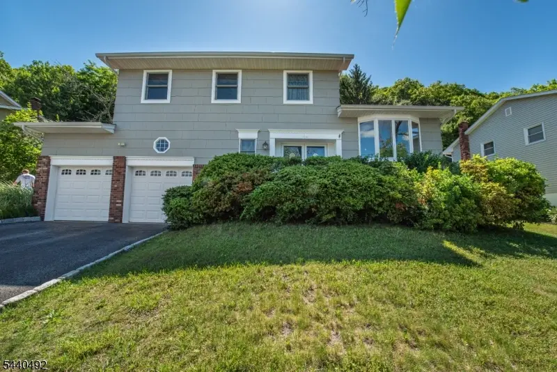 44 Molinari Dr, Wanaque, NJ 07465 - #2