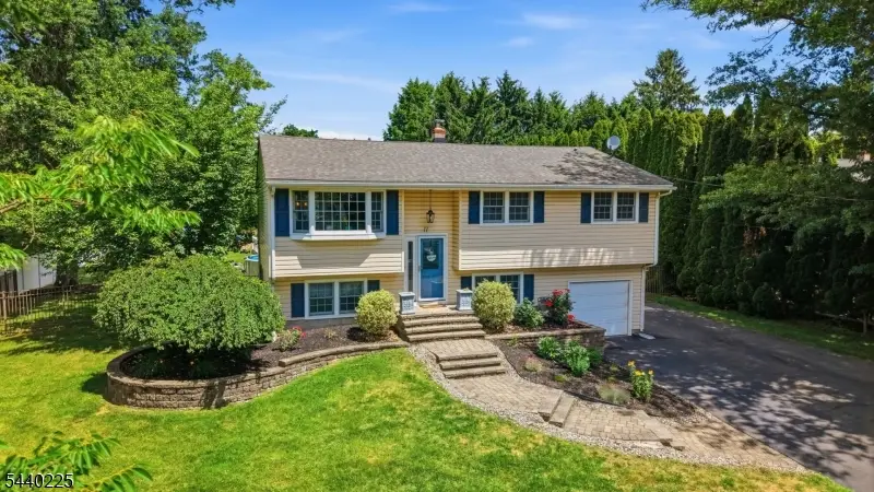11 Hillside Dr, Clinton, NJ 08809 - #2