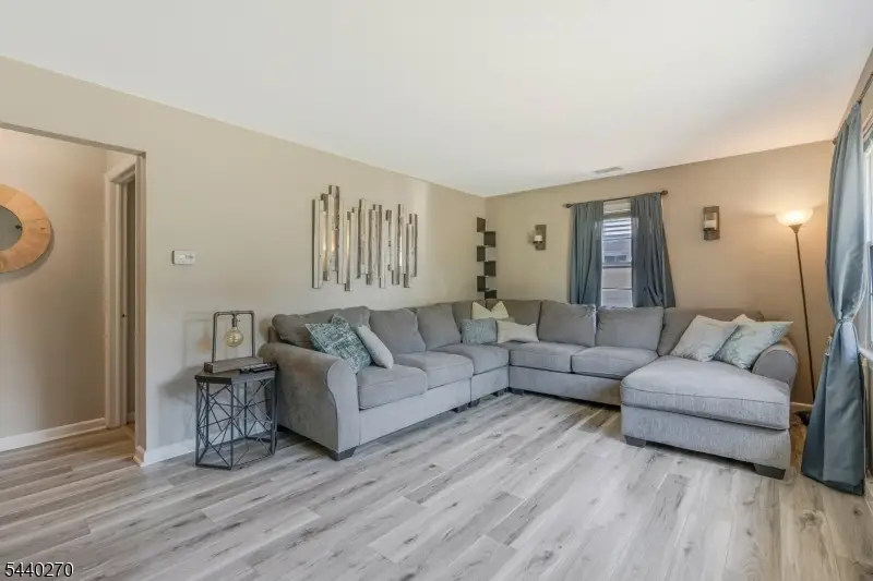 8 Pierrepont Ave, Middlesex, NJ 08846 - #3