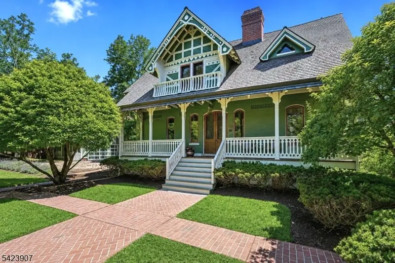 137 Hobart Ave, Millburn, NJ 07078 - #1