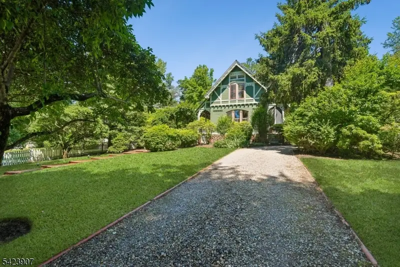 137 Hobart Ave, Millburn, NJ 07078 - #2