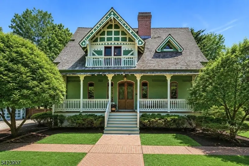 137 Hobart Ave, Millburn, NJ 07078 - #3