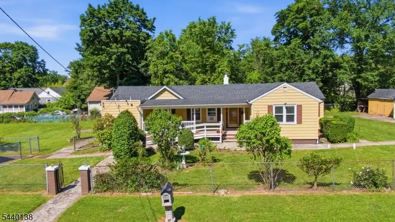 36 Leghorn Ave, Bradley Gardens, NJ 08807 - #1