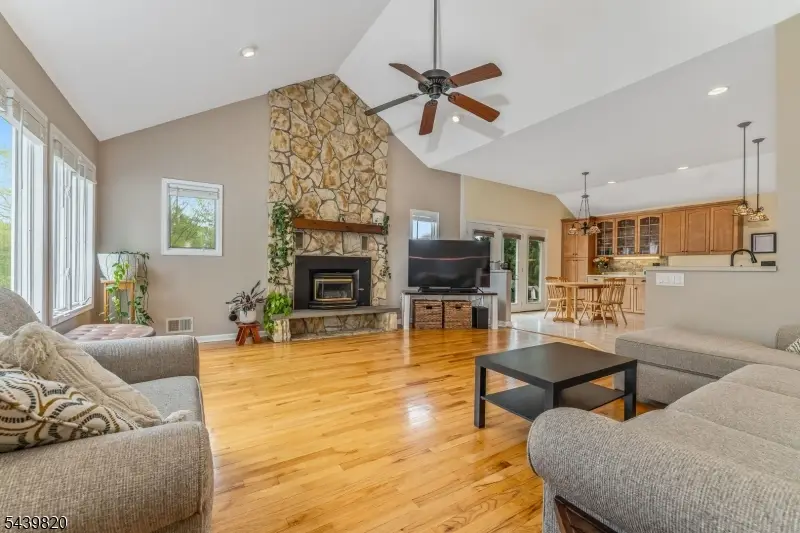7 Sunshine Dr, Pittstown, NJ 08867 - #3