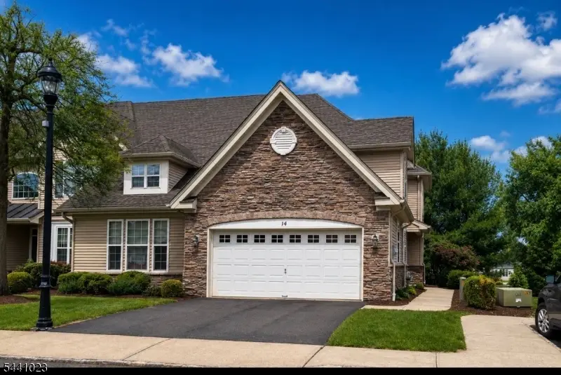 14 Fehervari Ct, Franklin, NJ 08873 - #1