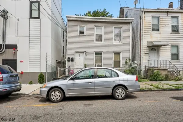 63 Pearl St, Paterson City, NJ 07501