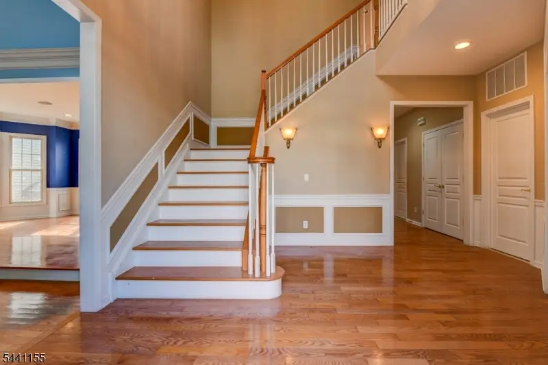 16 Commanders Ct, Totowa, NJ 07512 - #2