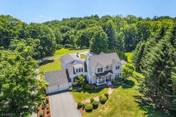 8 Cherry Ln, Mendham Twp., NJ 07945