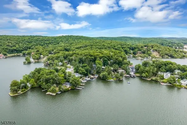 18 Oakdale Ave, Hopatcong Boro, NJ 07843