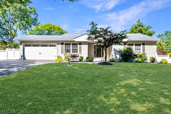 6 Wood Lake Dr, Piscataway Twp., NJ 08854