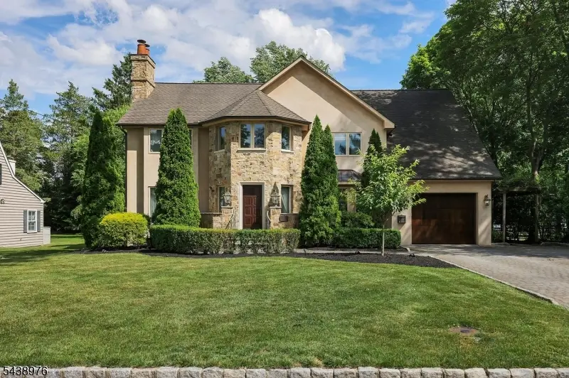 2 Estelle Pl, Cranford, NJ 07016 - #1