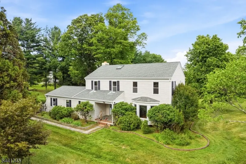 102 Robin Way, Neshanic Station, NJ 08853 - #3