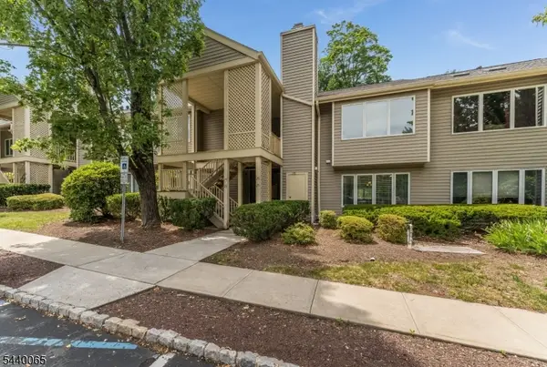 25 Augusta Dr, Clinton Twp., NJ 08801