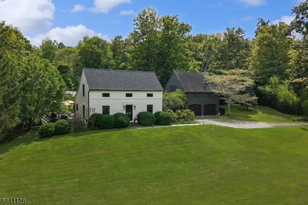 2 Schoolhouse Lane, Tewksbury Twp., NJ 08858