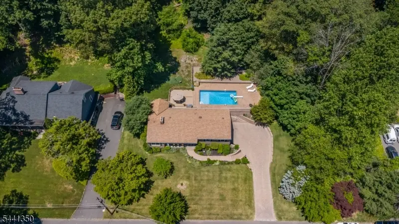 36 Leamoor Dr, Morris Plains, NJ 07950 - #3