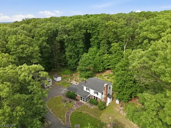 223 Beacon Hill Rd, Washington Twp., NJ 07853