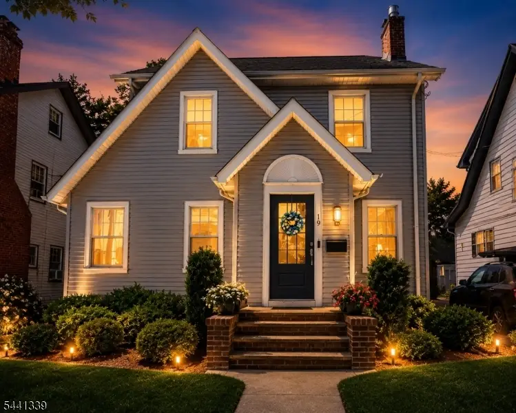 19 Overlook Ter, Maplewood, NJ 07040 - #1