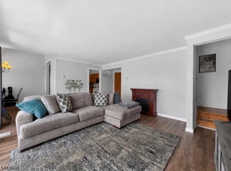 466 Pompton Ave #F, Cedar Grove, NJ 07009 - #1