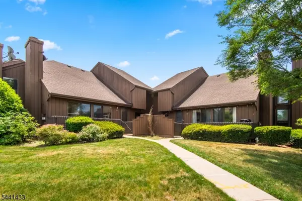 261 Kingsberry Dr, Franklin Twp., NJ 08873