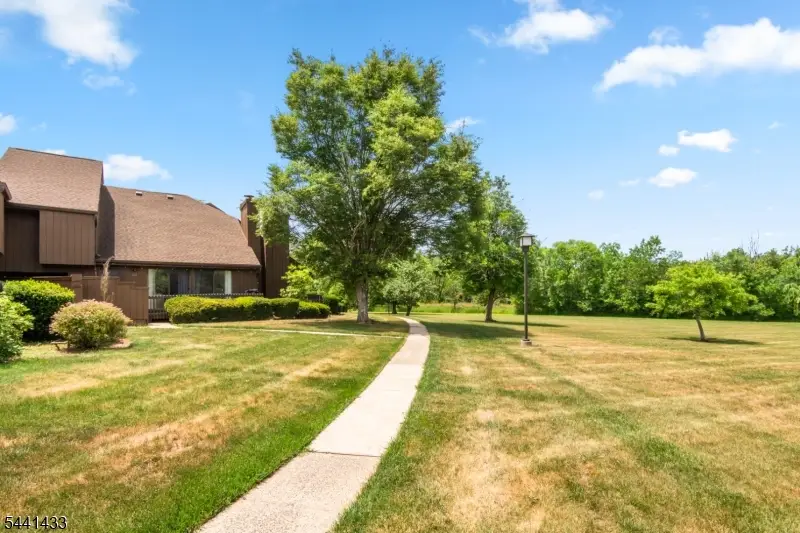 261 Kingsberry Dr, Franklin, NJ 08873 - #3