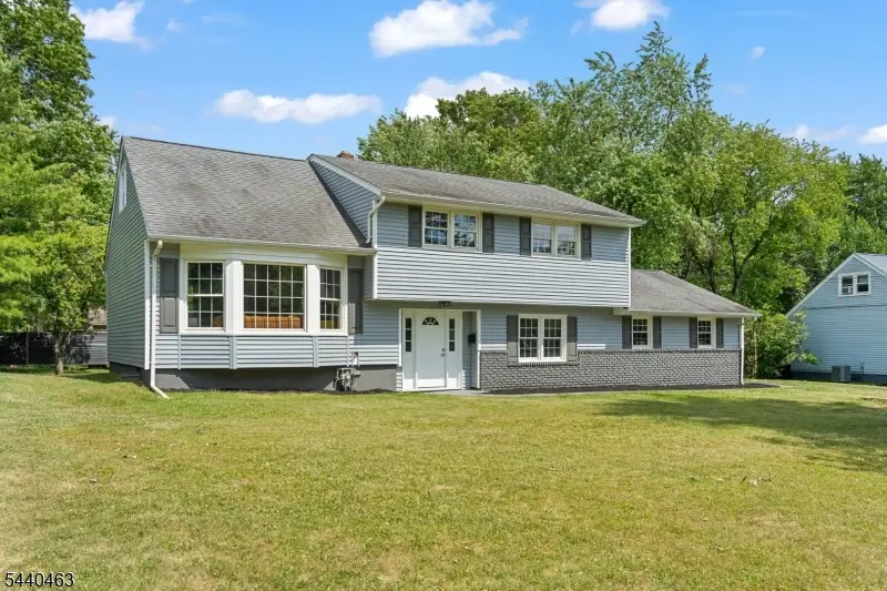 8 Crest Dr, Martinsville, NJ 08805 - #1