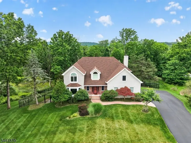 6 Chaucer Dr, Clinton, NJ 08801 - #1