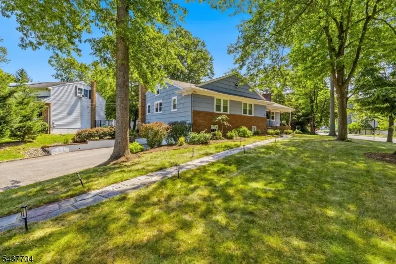 2 Millstone Dr, Livingston, NJ 07039 - #2