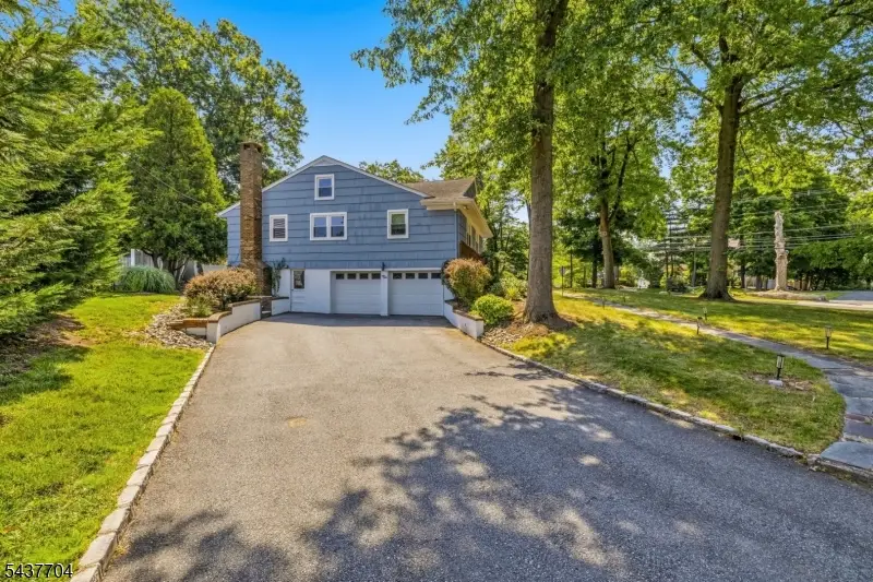 2 Millstone Dr, Livingston, NJ 07039 - #3