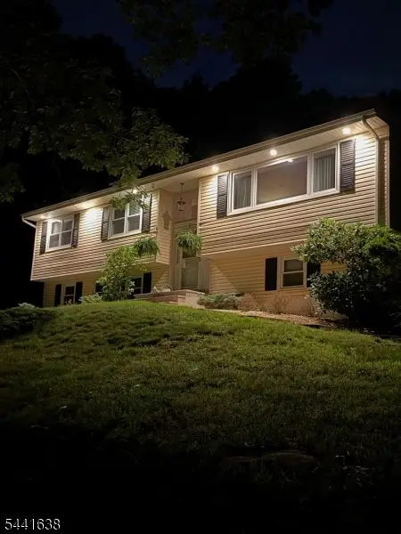 65 Fawnridge Dr, Washington, NJ 07853 - #2