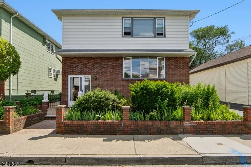 27 Crystal St, North Arlington, NJ 07031 - #1