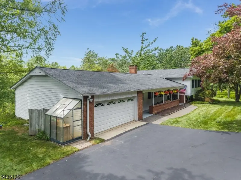 7 Sky View Garden Rd, Clinton, NJ 08833 - #1