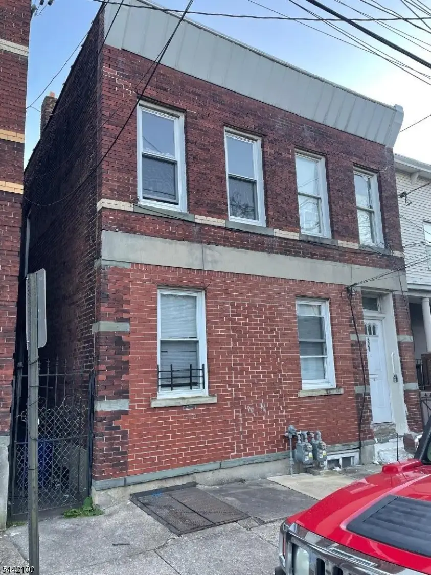 322 S 7th St, Elizabeth, NJ 07202 - #1