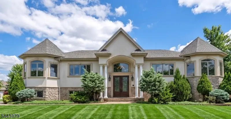 18 Berkshire Pl, Englewood Cliffs, NJ 07632 - #1