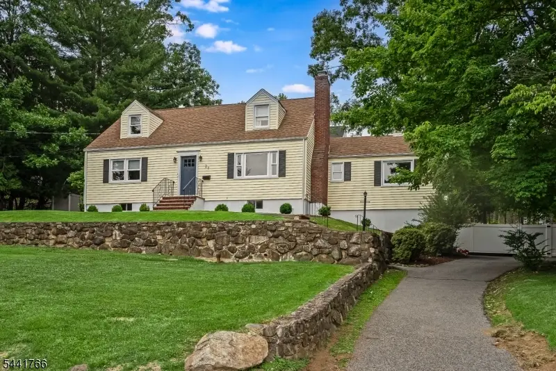27 Dogwood Rd, Morris Plains, NJ 07950 - #2