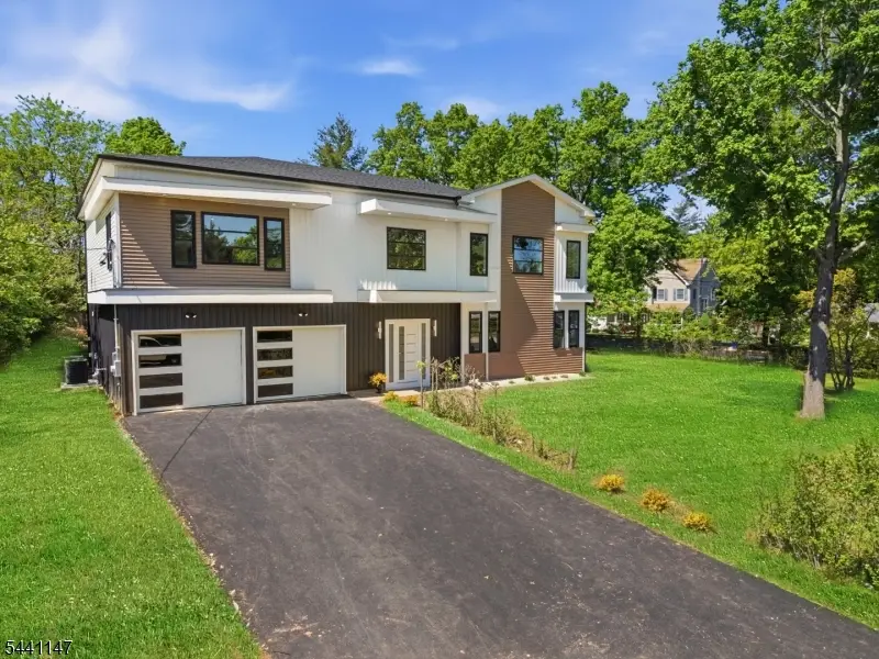 3 Tyne Ct, Kendall Park, NJ 08824 - #2
