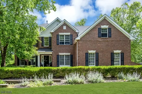 8 Steeplechase Ln, Franklin Twp., NJ 08802