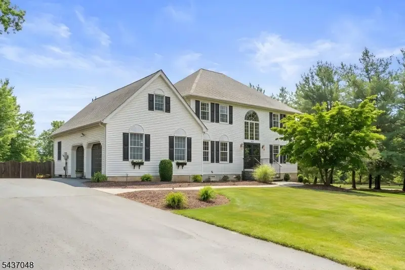 24 Powelson Dr, Blackwells Mills, NJ 08844 - #1