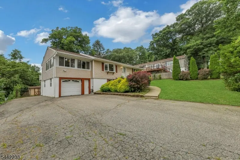 406 High Crest Dr, Macopin, NJ 07480 - #1