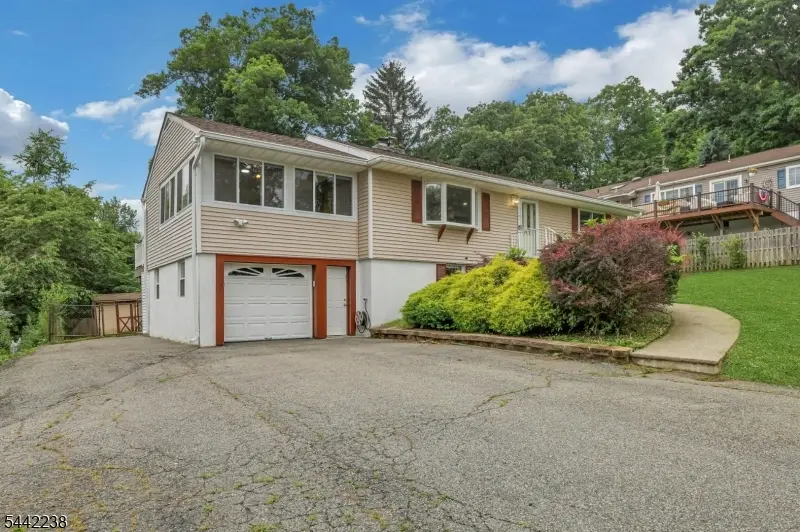 406 High Crest Dr, Macopin, NJ 07480 - #2