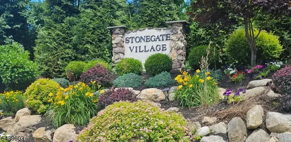 1907B Stonegate Ln #1907, Stanhope Boro, NJ 07874