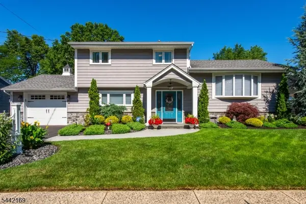 226 Winifred Dr, Totowa Boro, NJ 07512