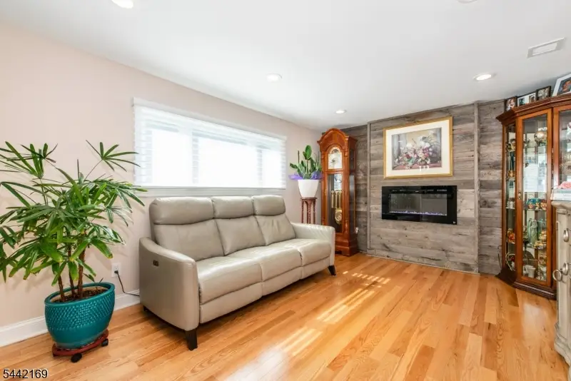 226 Winifred Dr, Totowa, NJ 07512 - #3