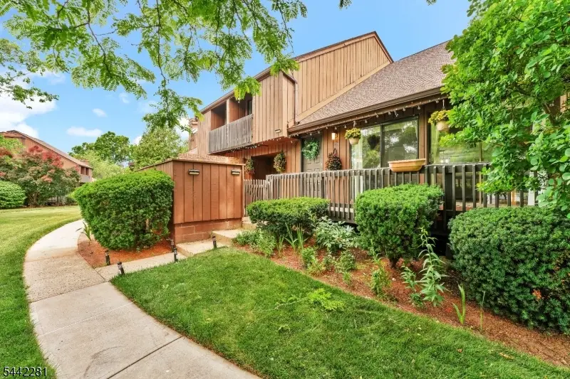203 Kingsberry Dr, Franklin, NJ 08873 - #1