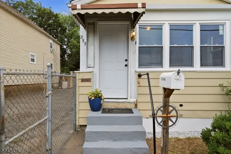 255 S 18th St, Newark, NJ 07103 - #2