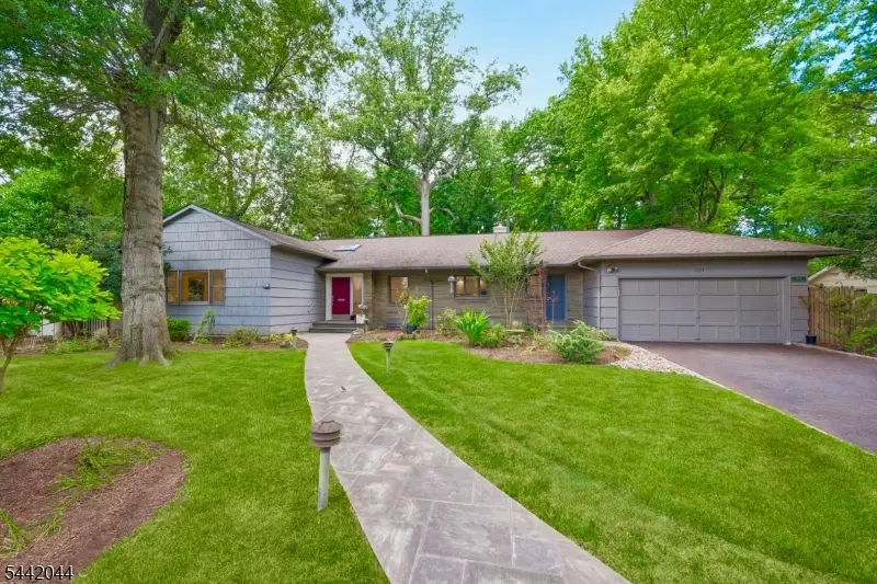 621 Mountain Dr, South Orange, NJ 07079 - #1