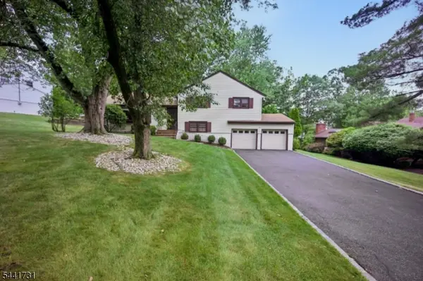19 Bear Brook Ln, Livingston Twp., NJ 07039