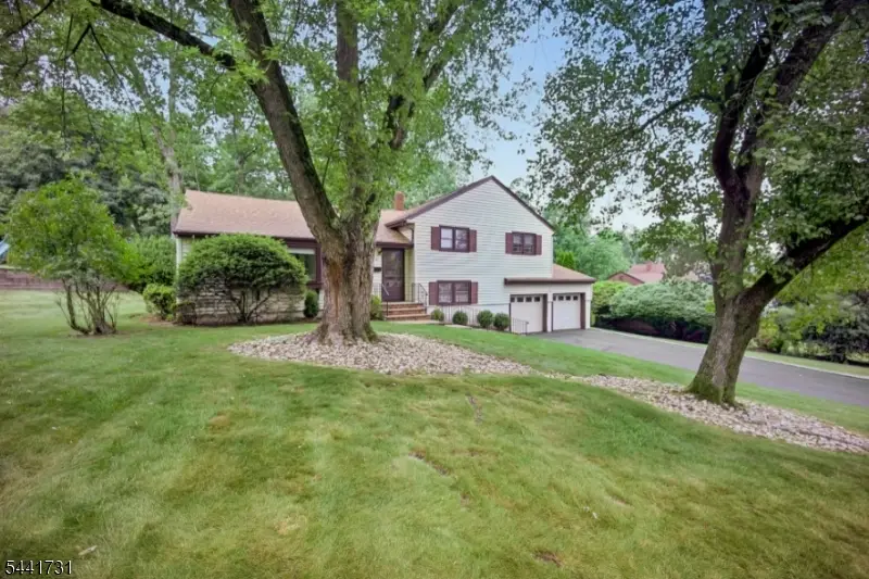 19 Bear Brook Ln, Livingston, NJ 07039 - #2