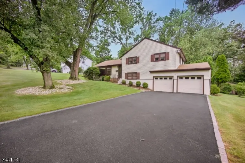 19 Bear Brook Ln, Livingston, NJ 07039 - #3