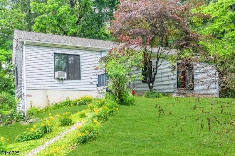 517 Townsbury Rd, Liberty, NJ 07838 - #1