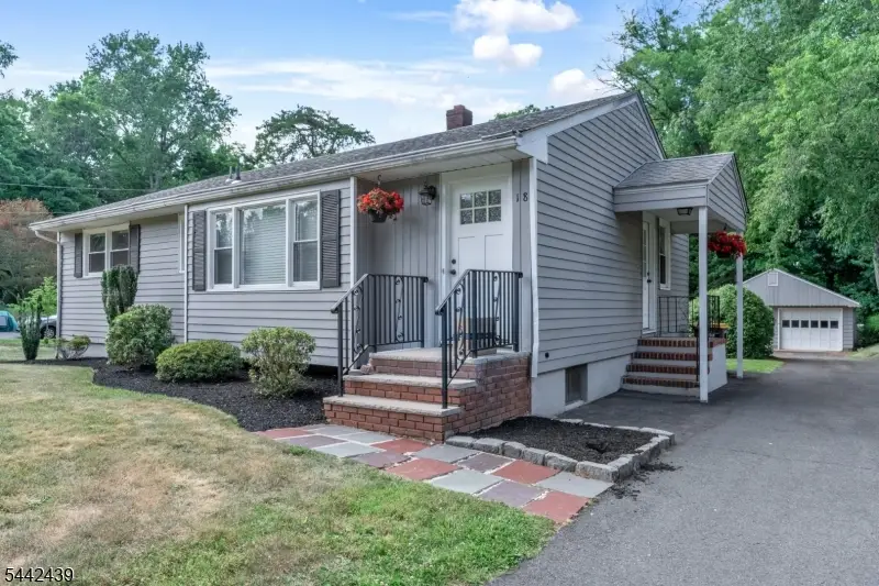 18 North Ave, Bradley Gardens, NJ 08807 - #1